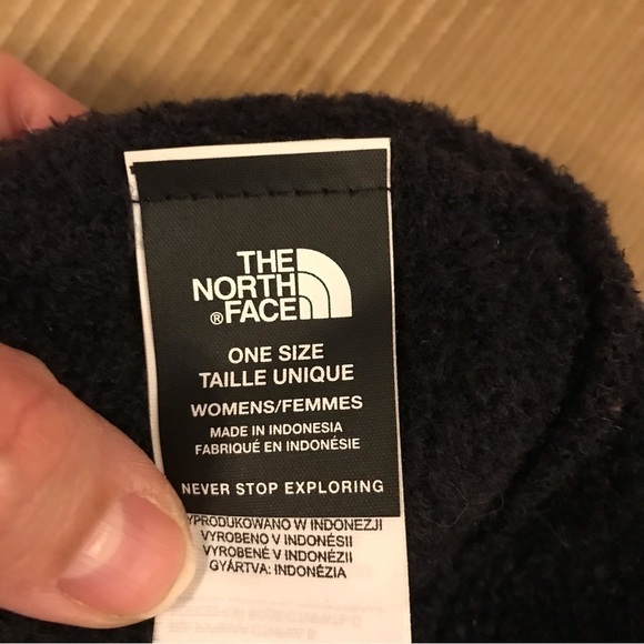 The North Face women’s winter hat. Black in colour. NWOT. - Picture 6 of 7